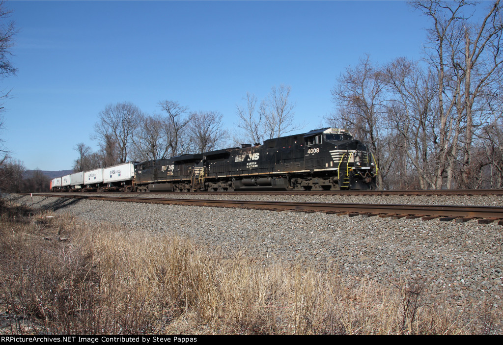 NS 4008 leads train 28X at MP 116